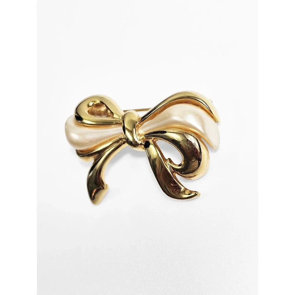 Napier Vintage Gold Tone Ribon Faux Pearl Accent Brooch